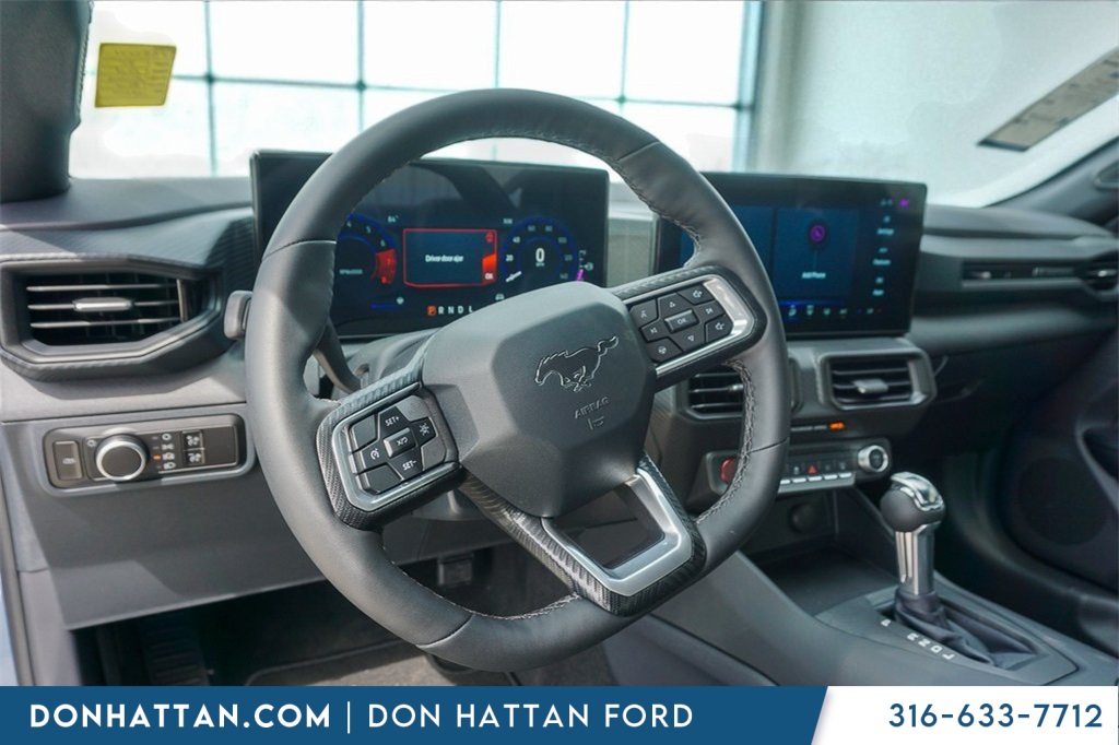 2025 Ford Mustang photo 3