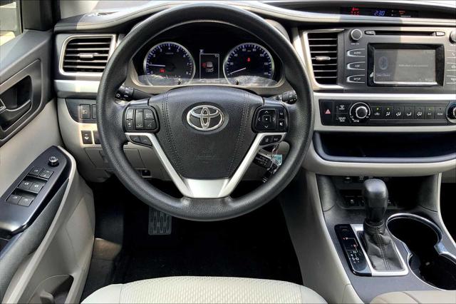 2019 Toyota Highlander LE Plus photo 4