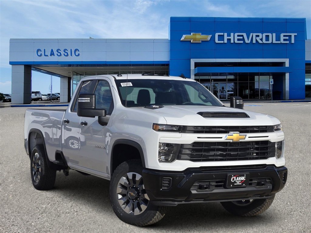 2026 Chevrolet Silverado HD Custom's photo