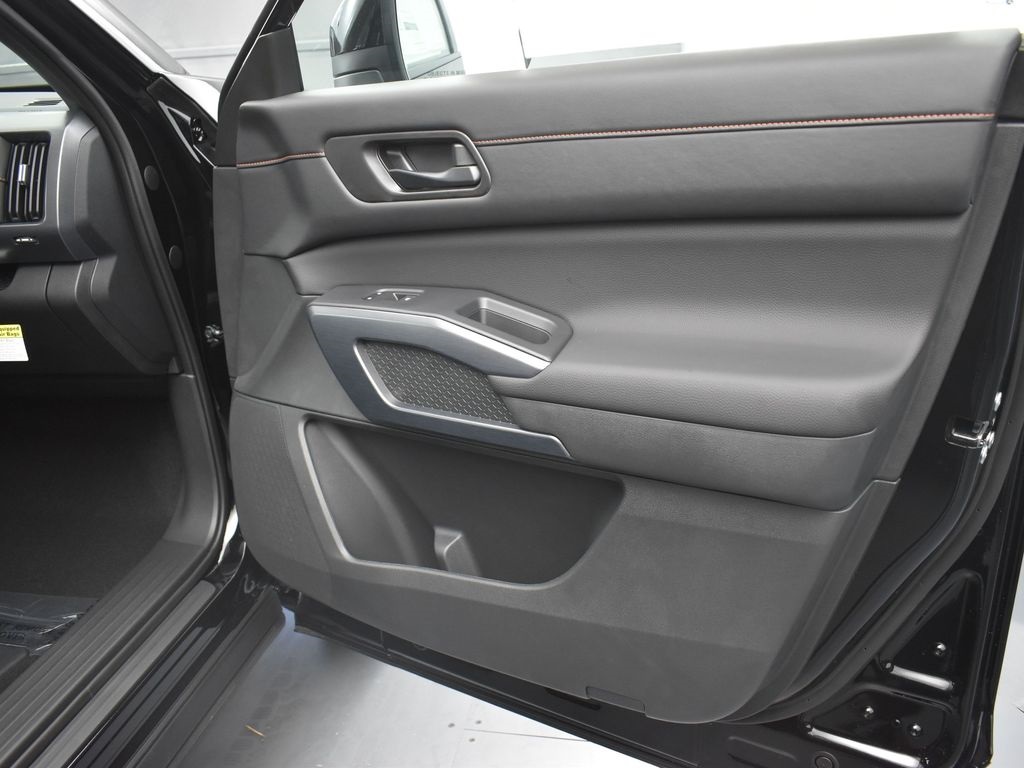 2025 Nissan Pathfinder Rock Creek photo 25