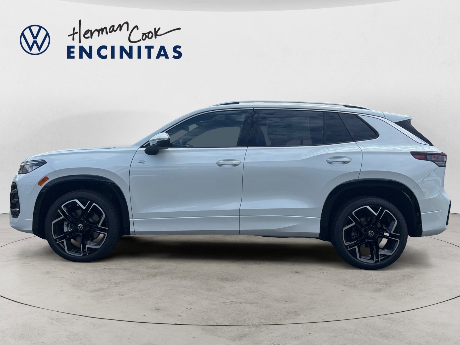 2025 Volkswagen Tiguan SEL R-Line Black photo 2