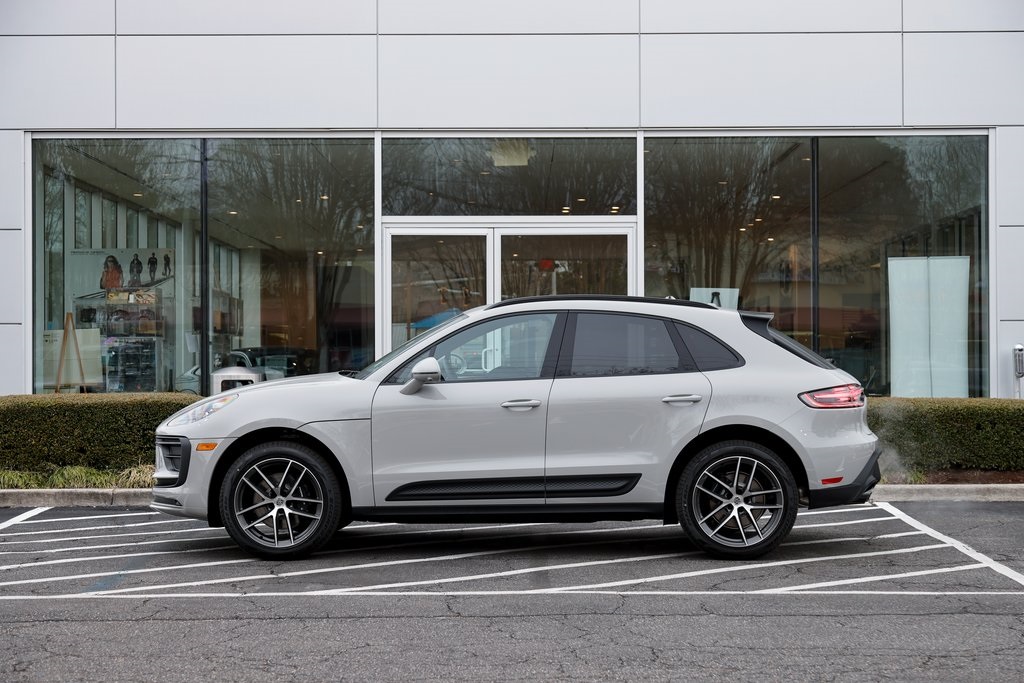 2025 Porsche Macan T photo 2