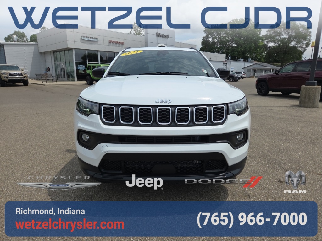 2024 Jeep Compass Latitude Lux photo 2