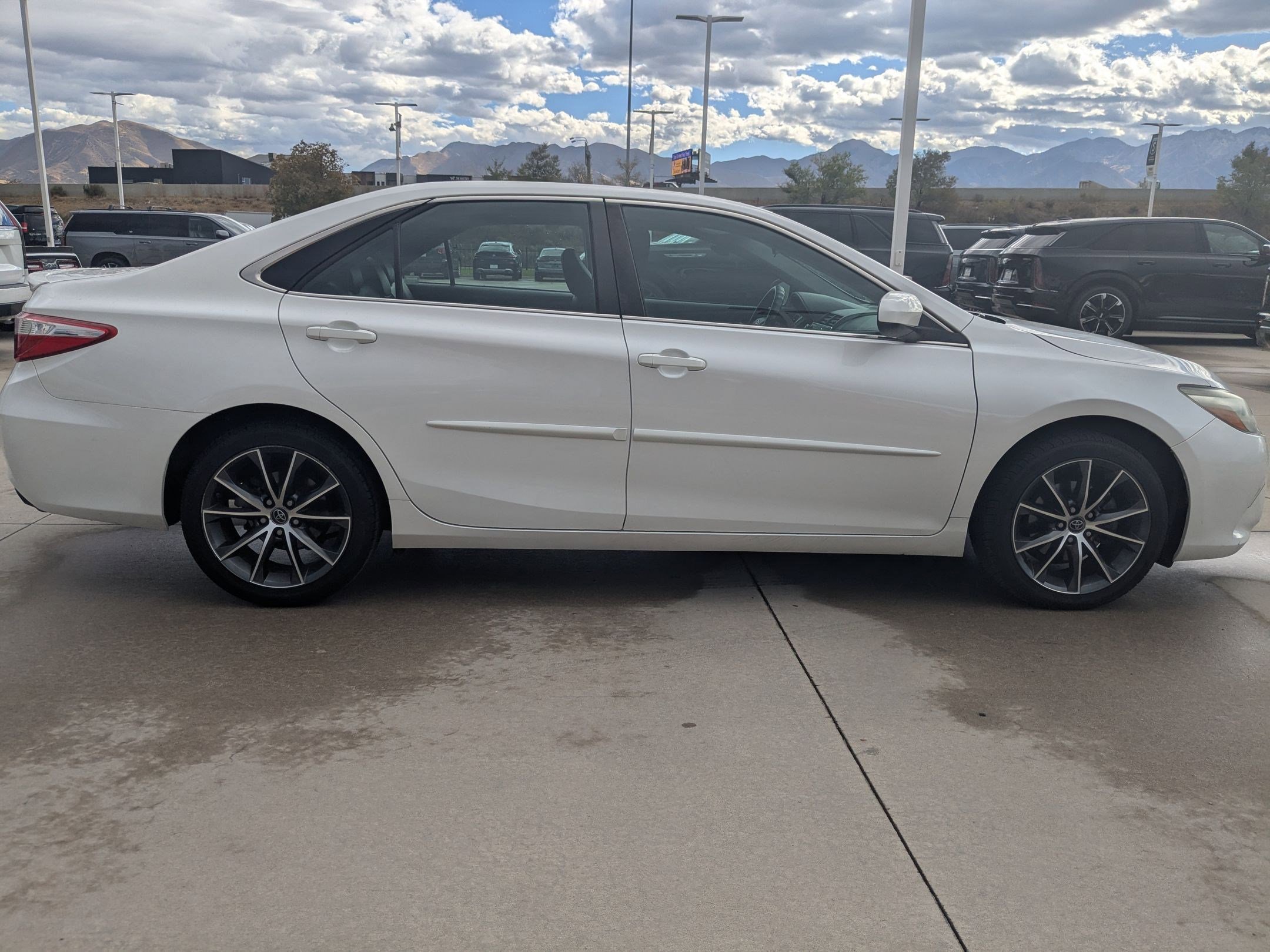 2015 Toyota Camry XSE photo 3