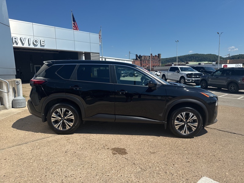 2022 Nissan Rogue SV photo 8