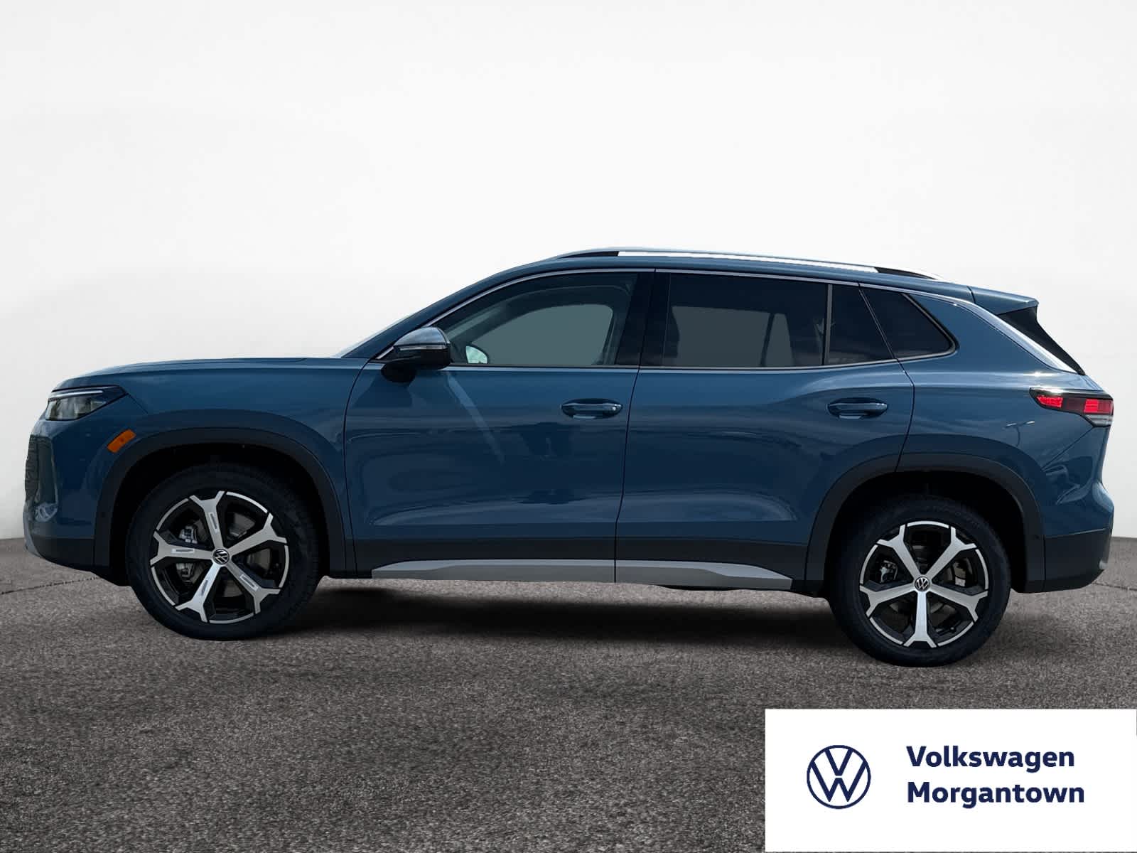 2025 Volkswagen Tiguan SE photo 2