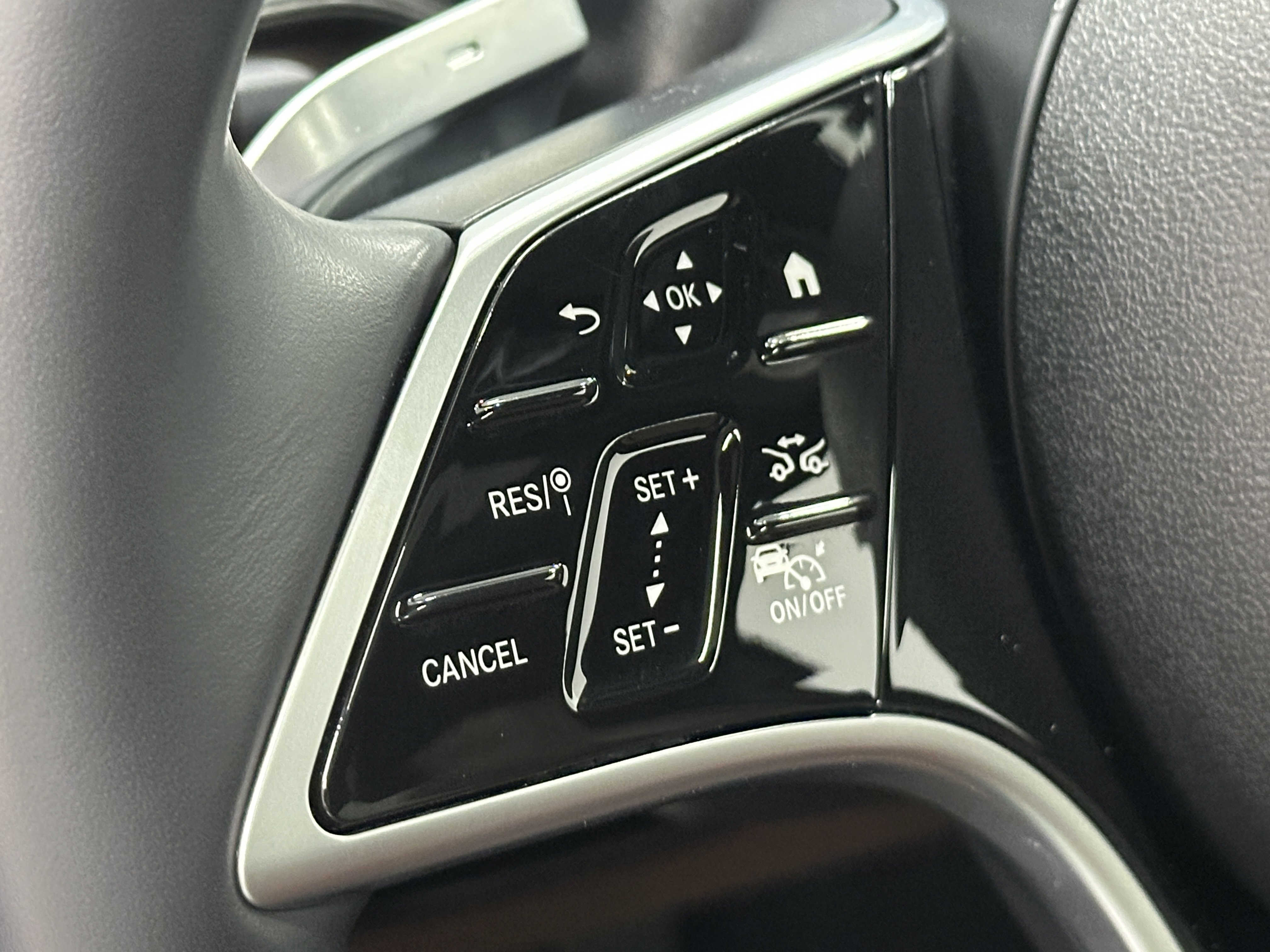 2024 Mercedes Benz GLS 450 4MATIC photo 12