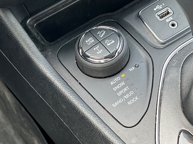 2019 Jeep Cherokee Trailhawk photo 19