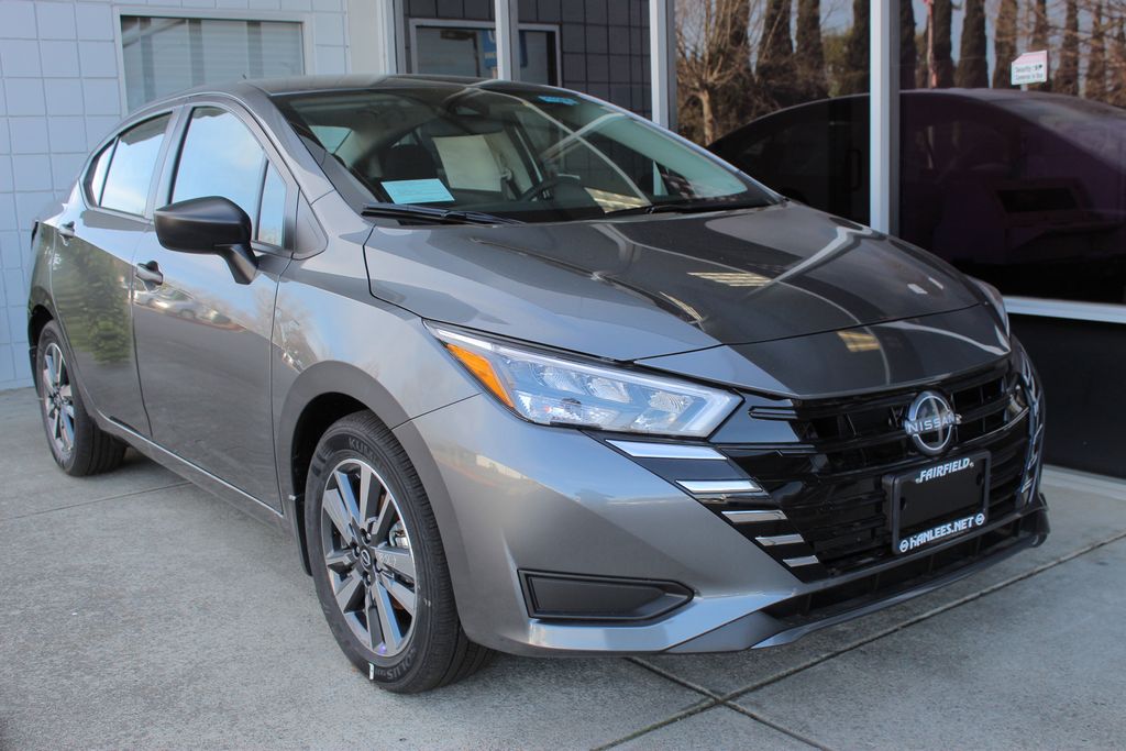 2025 Nissan Versa 1.6 S photo 3