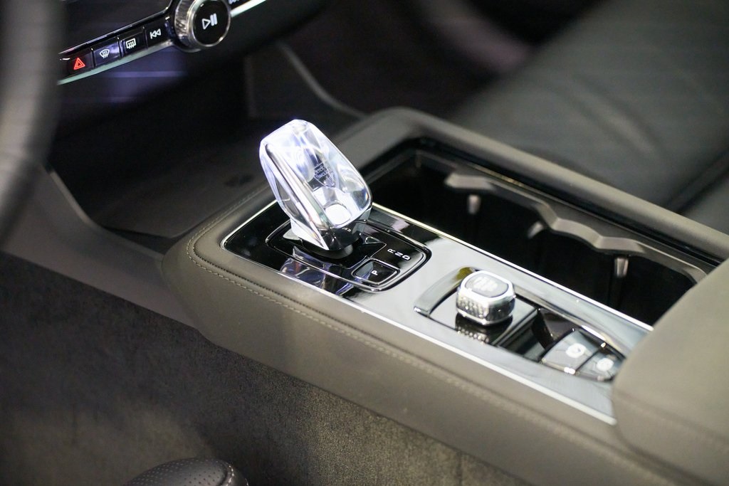 2025 VOLVO XC90 - Image 8