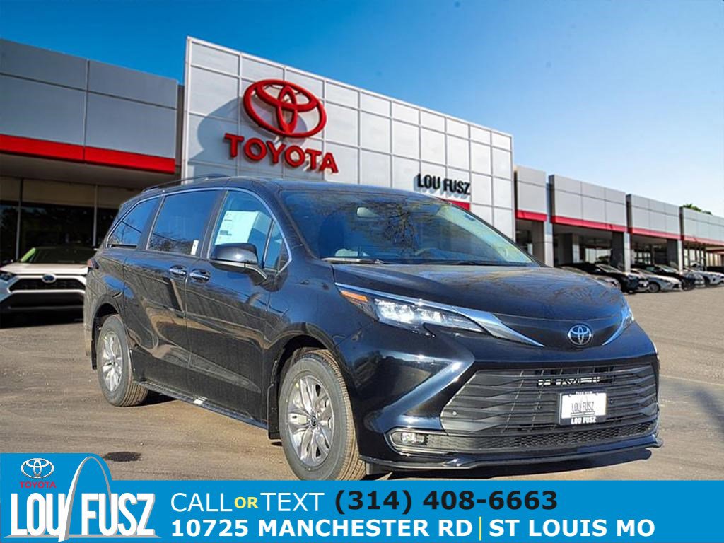 2026 Toyota Sienna XLE's photo