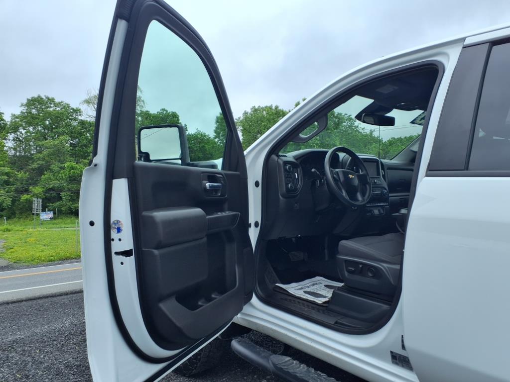 2024 Chevrolet Silverado 2500HD Custom photo 9