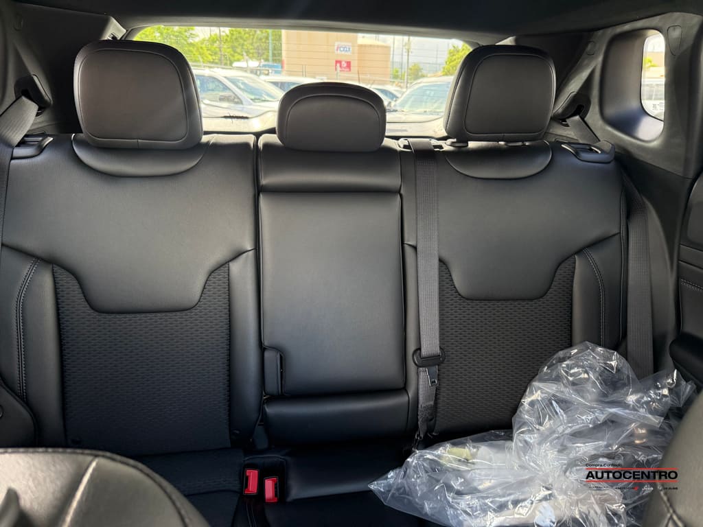 2026 Jeep Compass Latitude photo 2