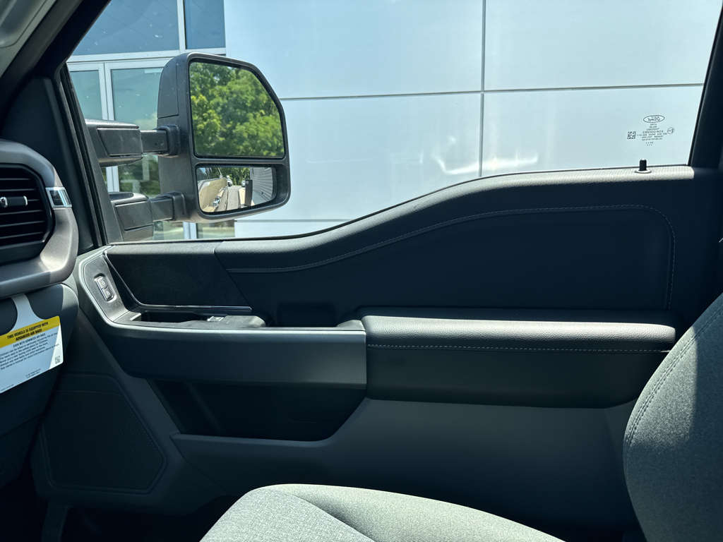 2025 Ford F-150 XLT photo 35