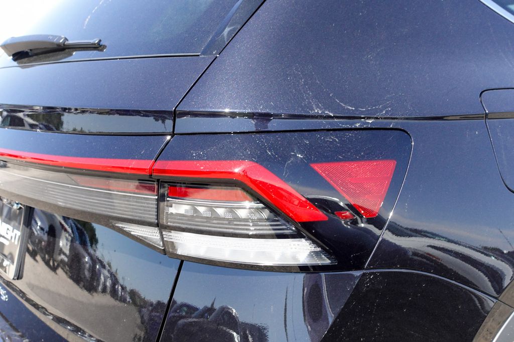 2025 Volkswagen Taos SE photo 2