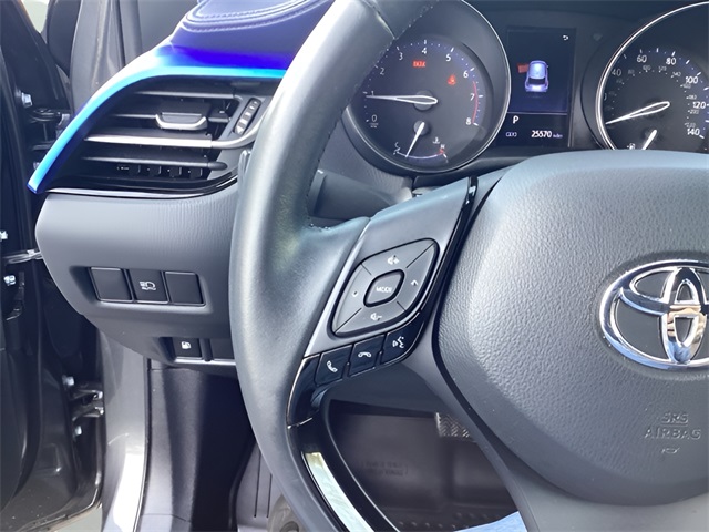 2022 Toyota C-HR XLE photo 20