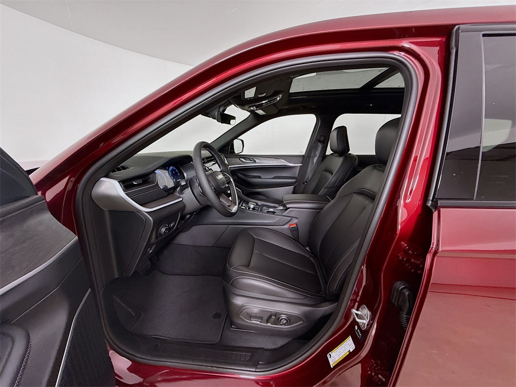 2025 Jeep Grand Cherokee Limited photo 11