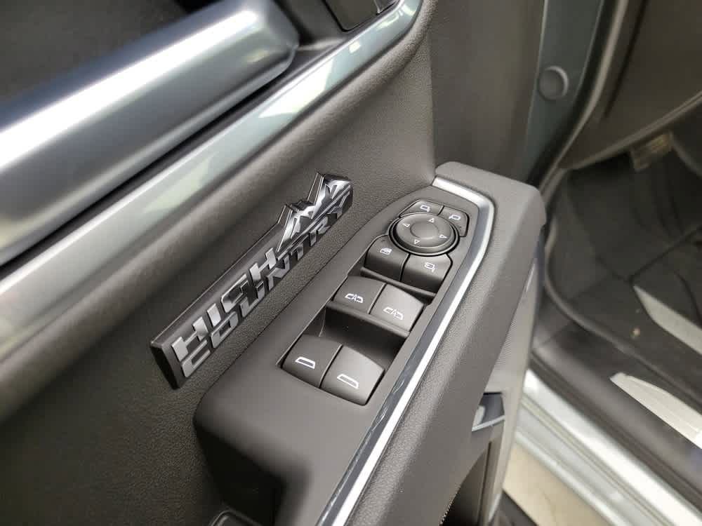 2025 Chevrolet Silverado High Country photo 35