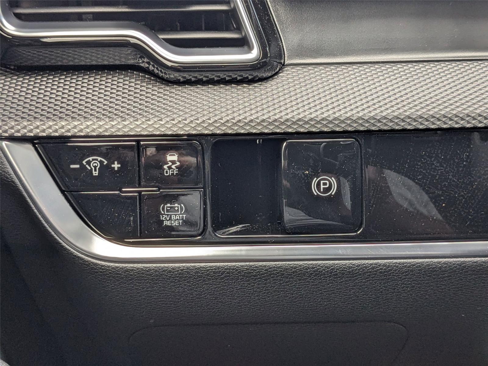 2025 Kia Sportage Hybrid LX photo 17