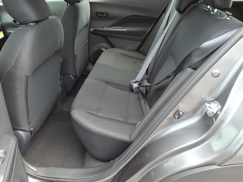 2025 Nissan Kicks Play S photo 9