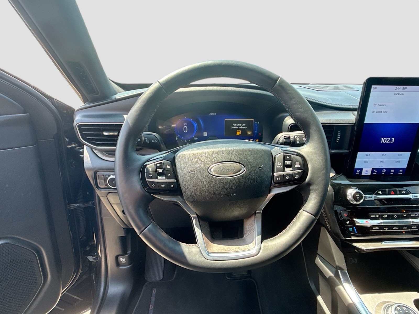 2022 Ford Explorer Platinum photo 10