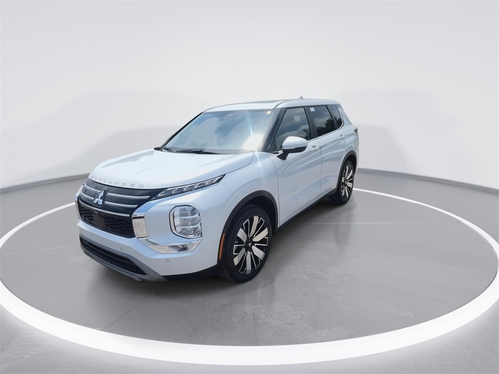 2025 Mitsubishi Outlander SE photo 4