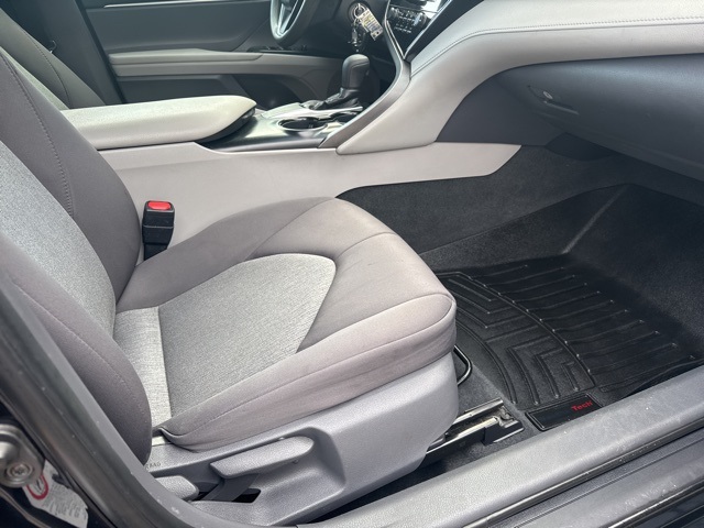 2018 Toyota Camry LE photo 2