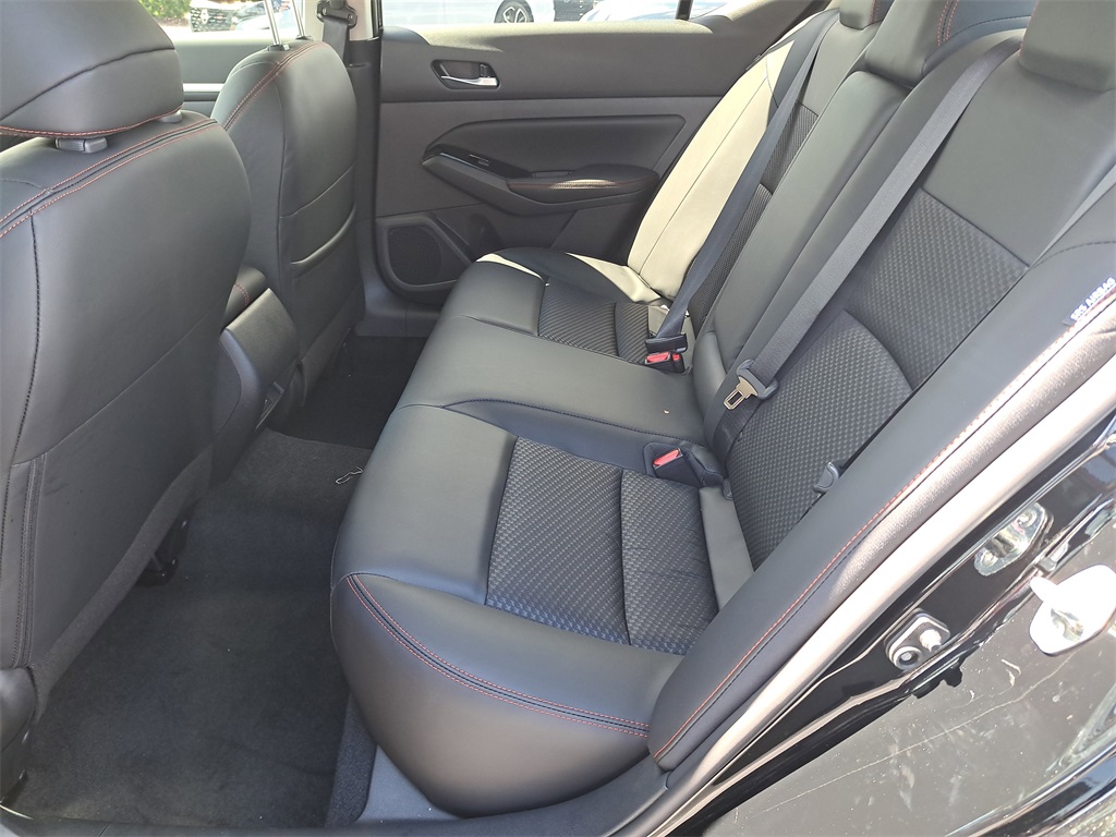 2025 Nissan Altima 2.5 SR photo 12