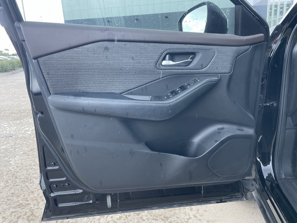 2023 Nissan Rogue SV photo 13
