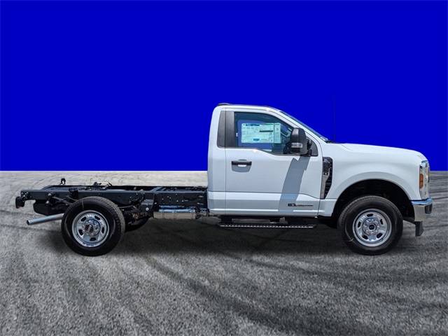 2026 Ford F-350 photo 2