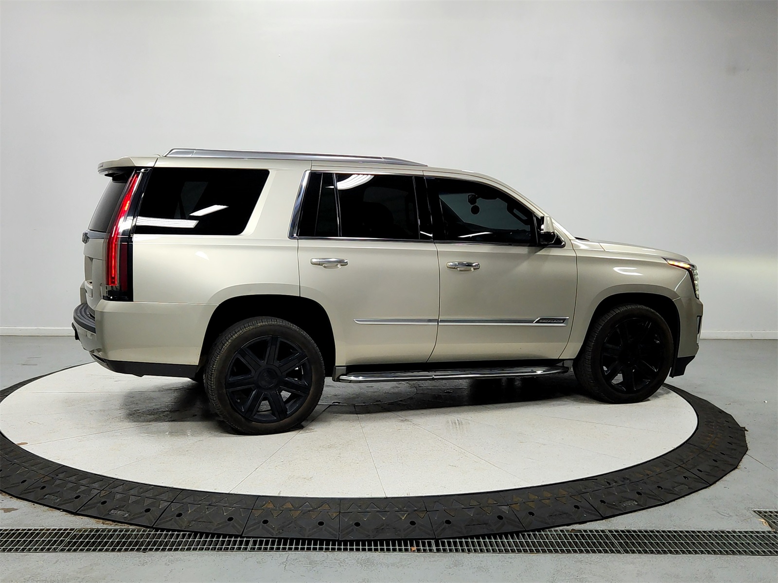 2015 Cadillac Escalade Luxury photo 5