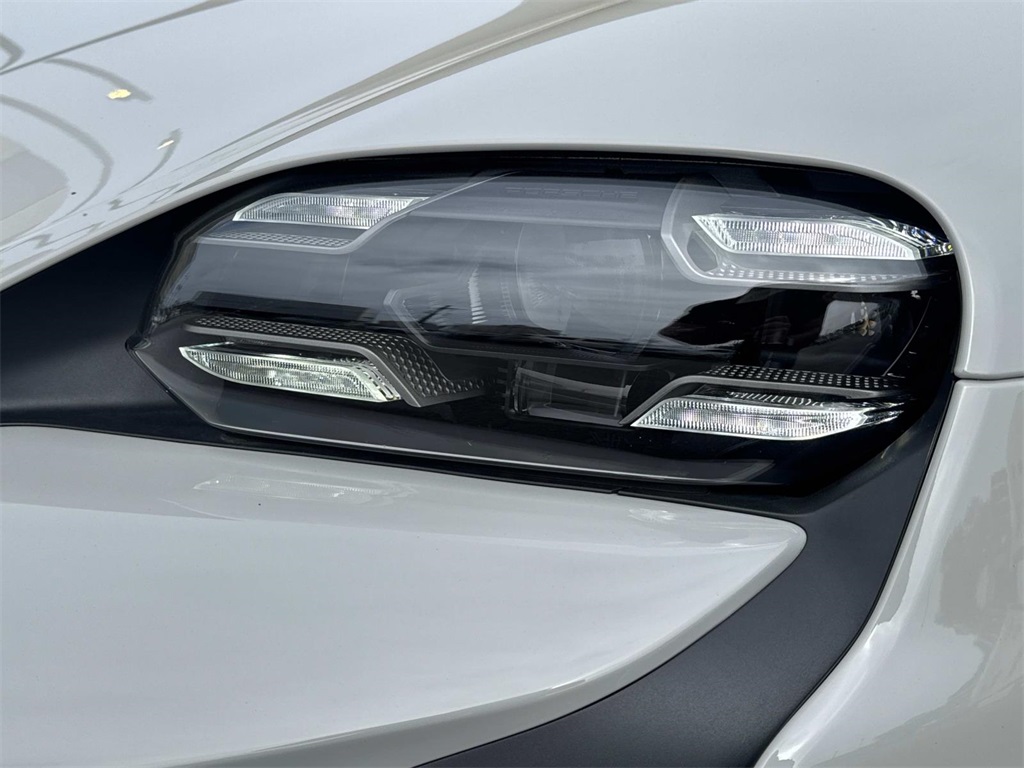 2024 Porsche Taycan 4S photo 7