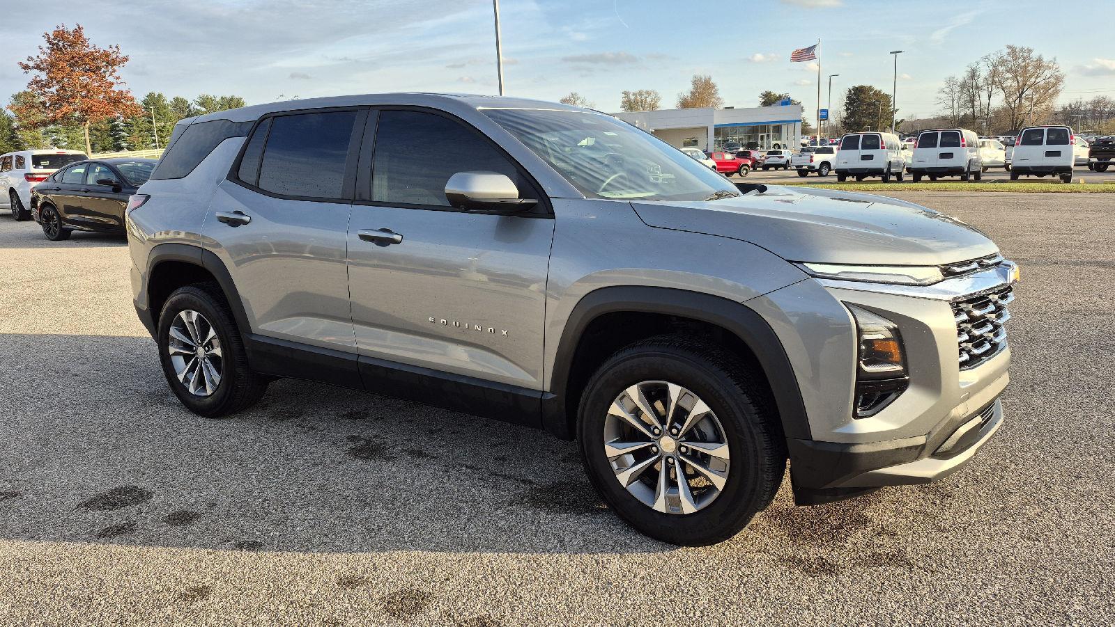 2025 Chevrolet Equinox LT photo 2