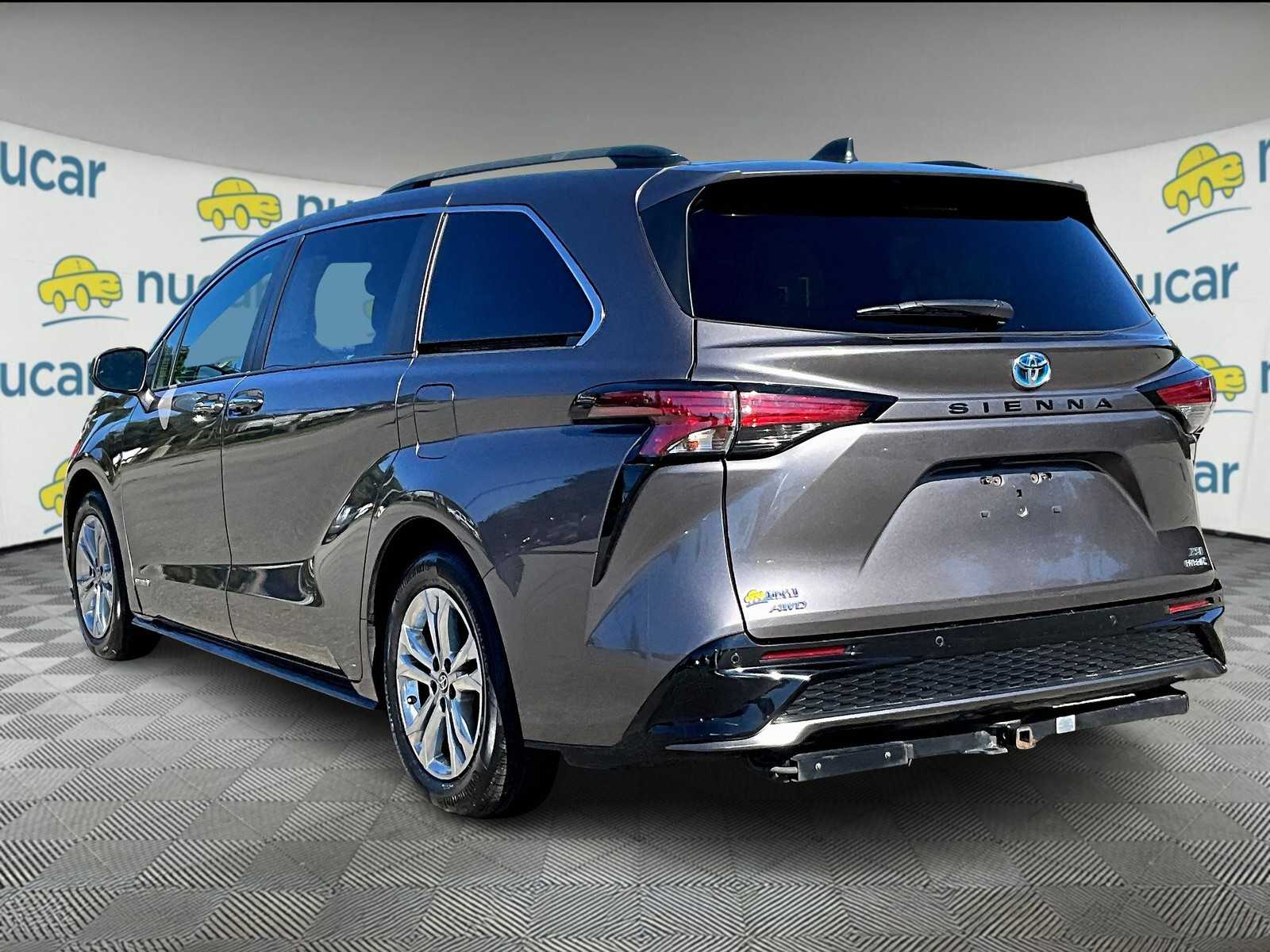 2021 Toyota Sienna XSE photo 4