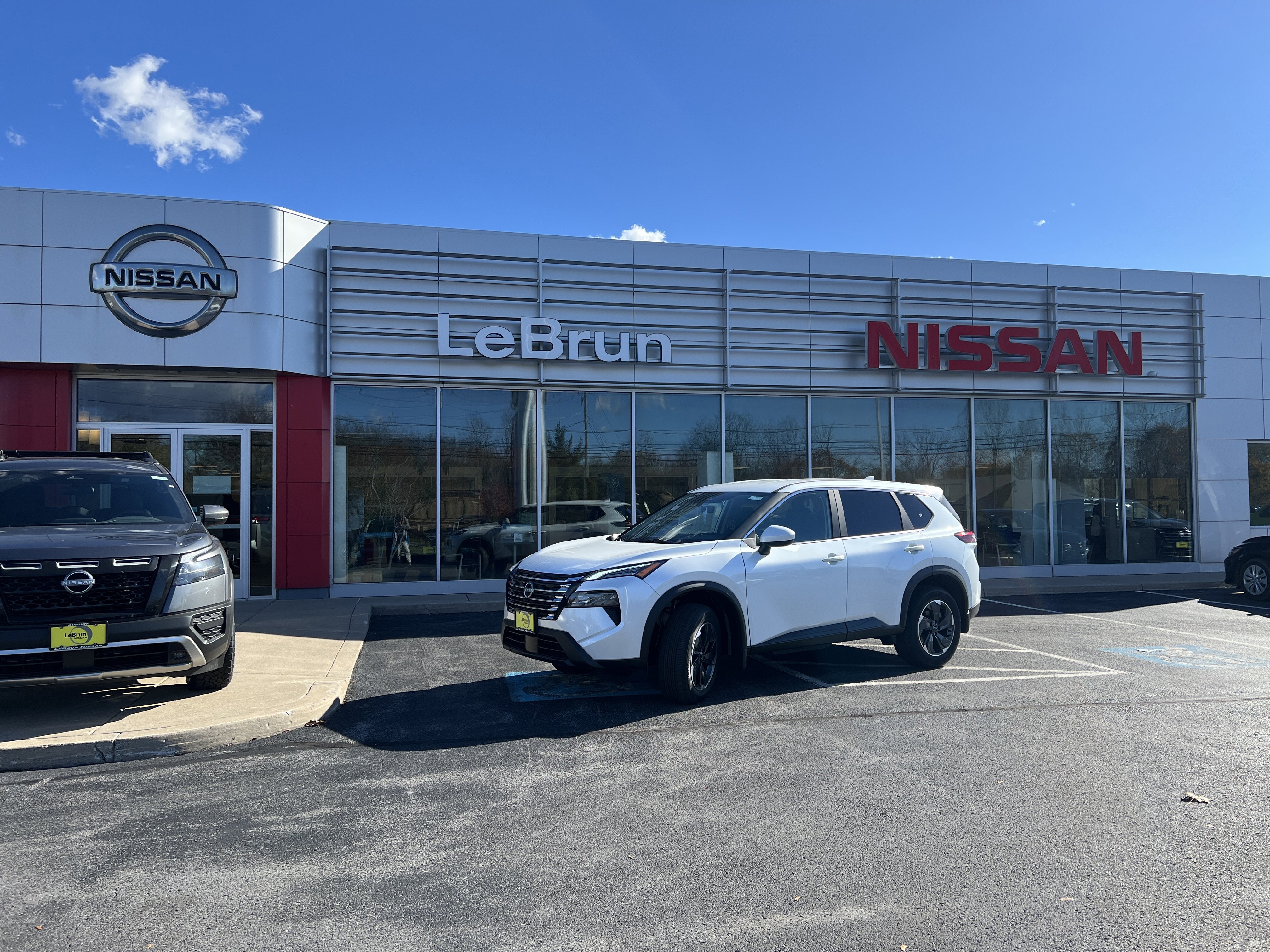 2026 Nissan Rogue SV's photo
