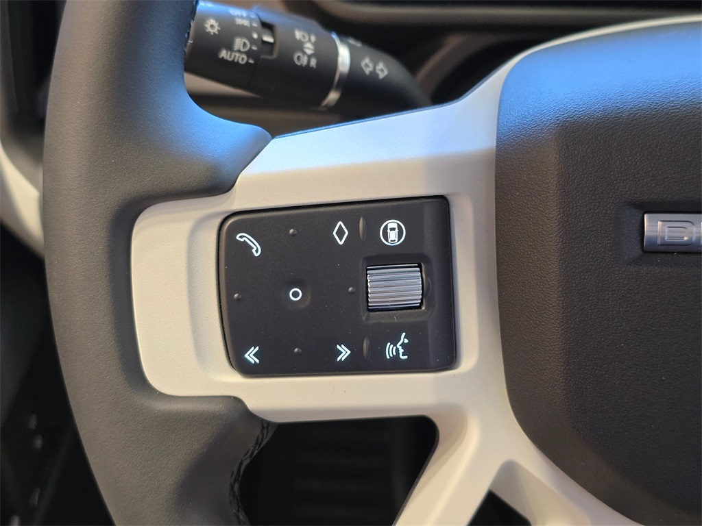 2025 Land Rover Defender 110 S photo 17