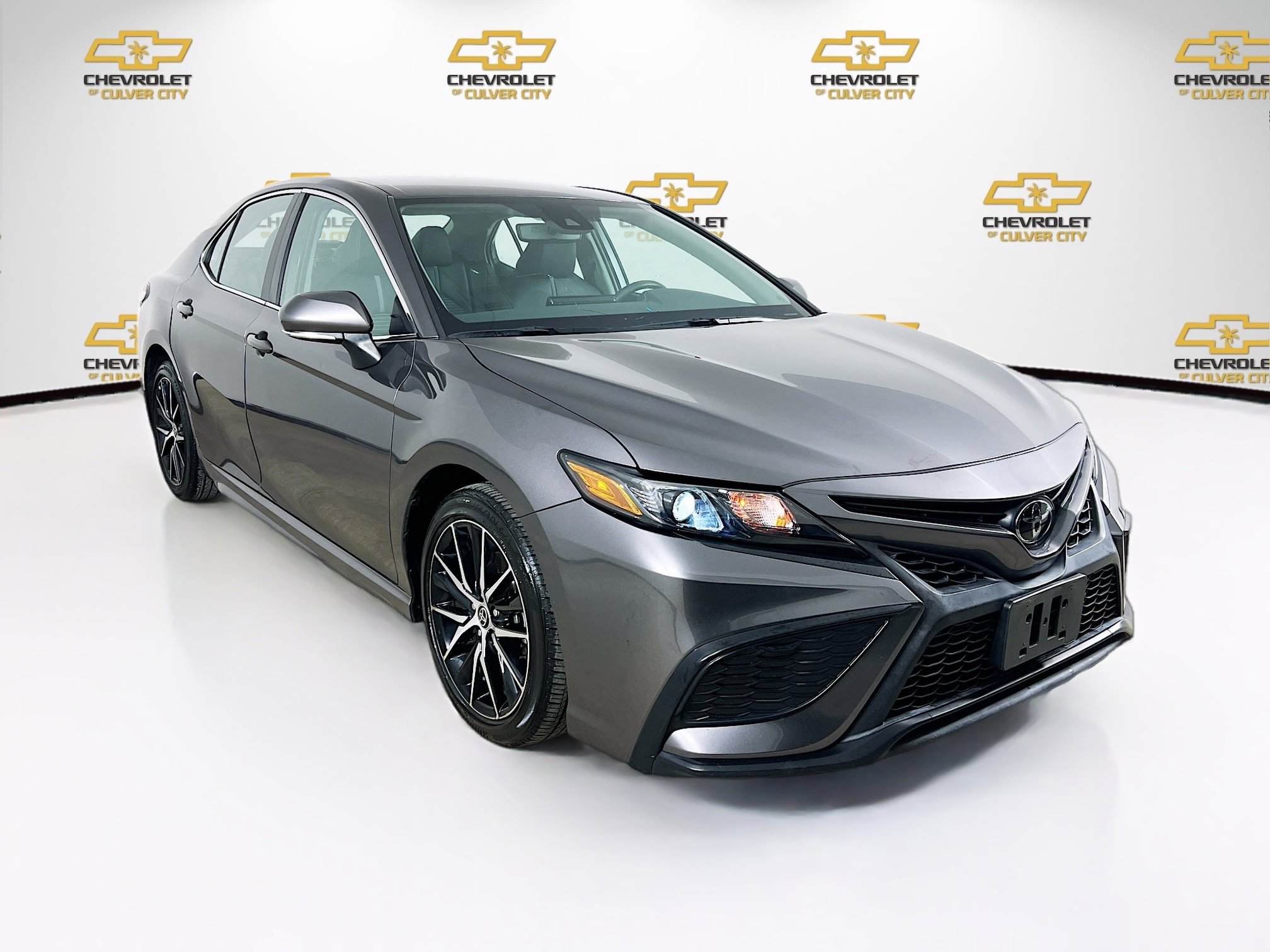 2023 Toyota Camry SE's photo