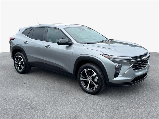 2024 Chevrolet Trax photo 2