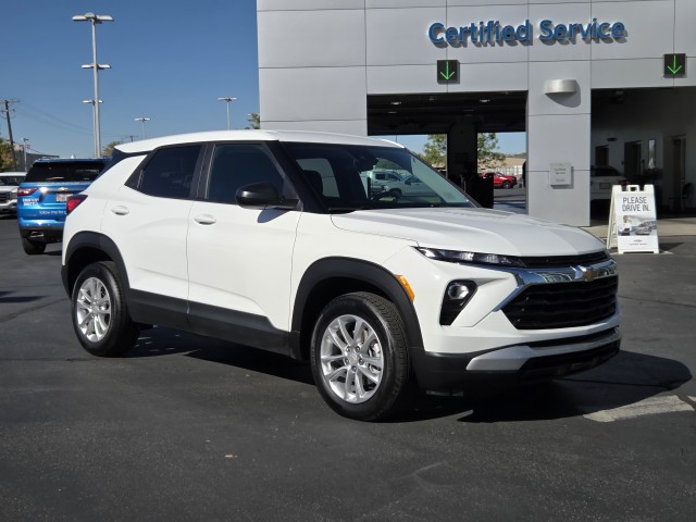 2025 Chevrolet Trailblazer LS photo 2