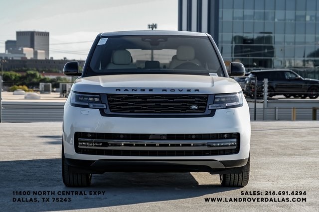 2025 Land Rover Range Rover SE photo 2