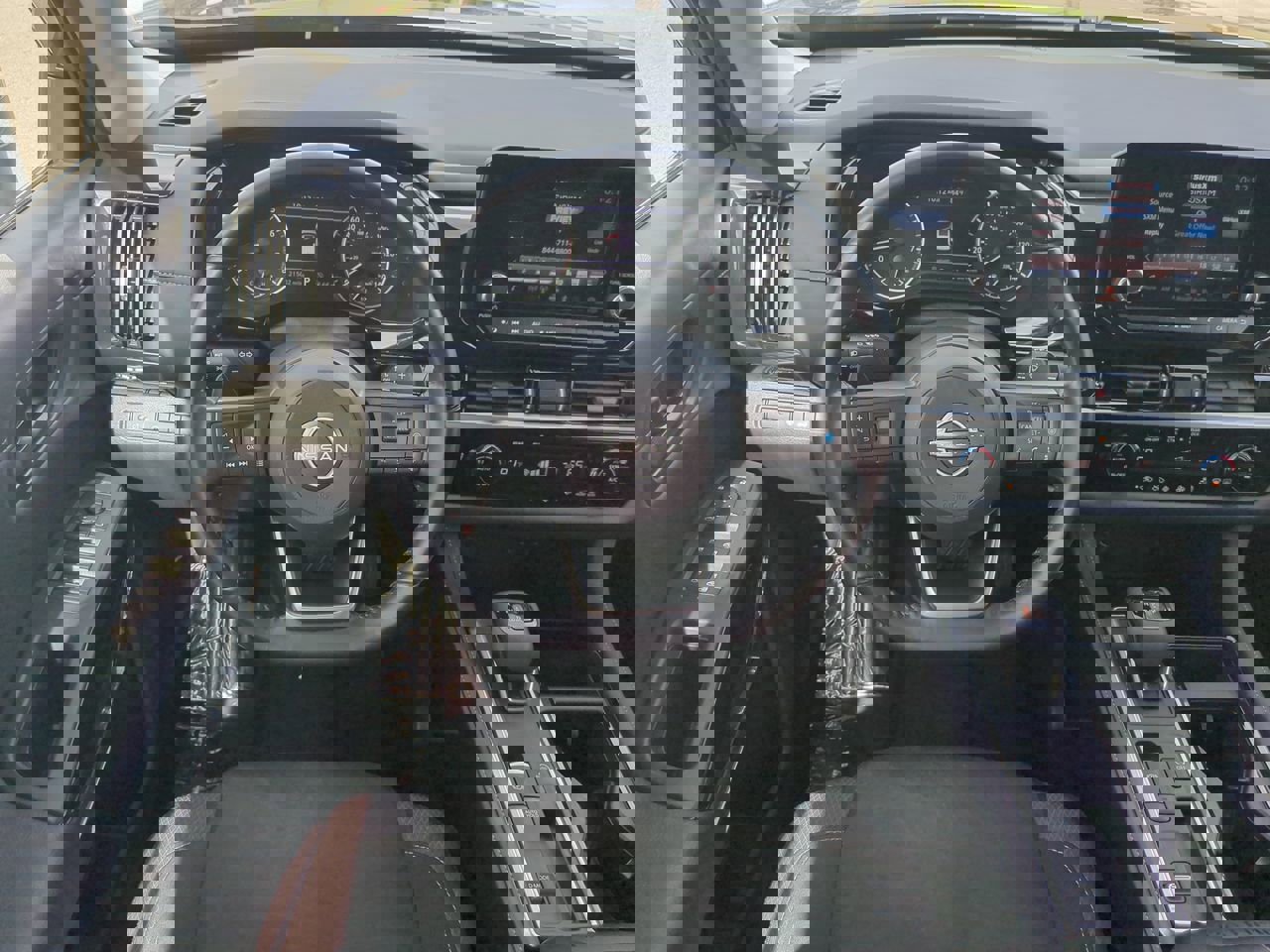 2025 Nissan Pathfinder SV photo 14