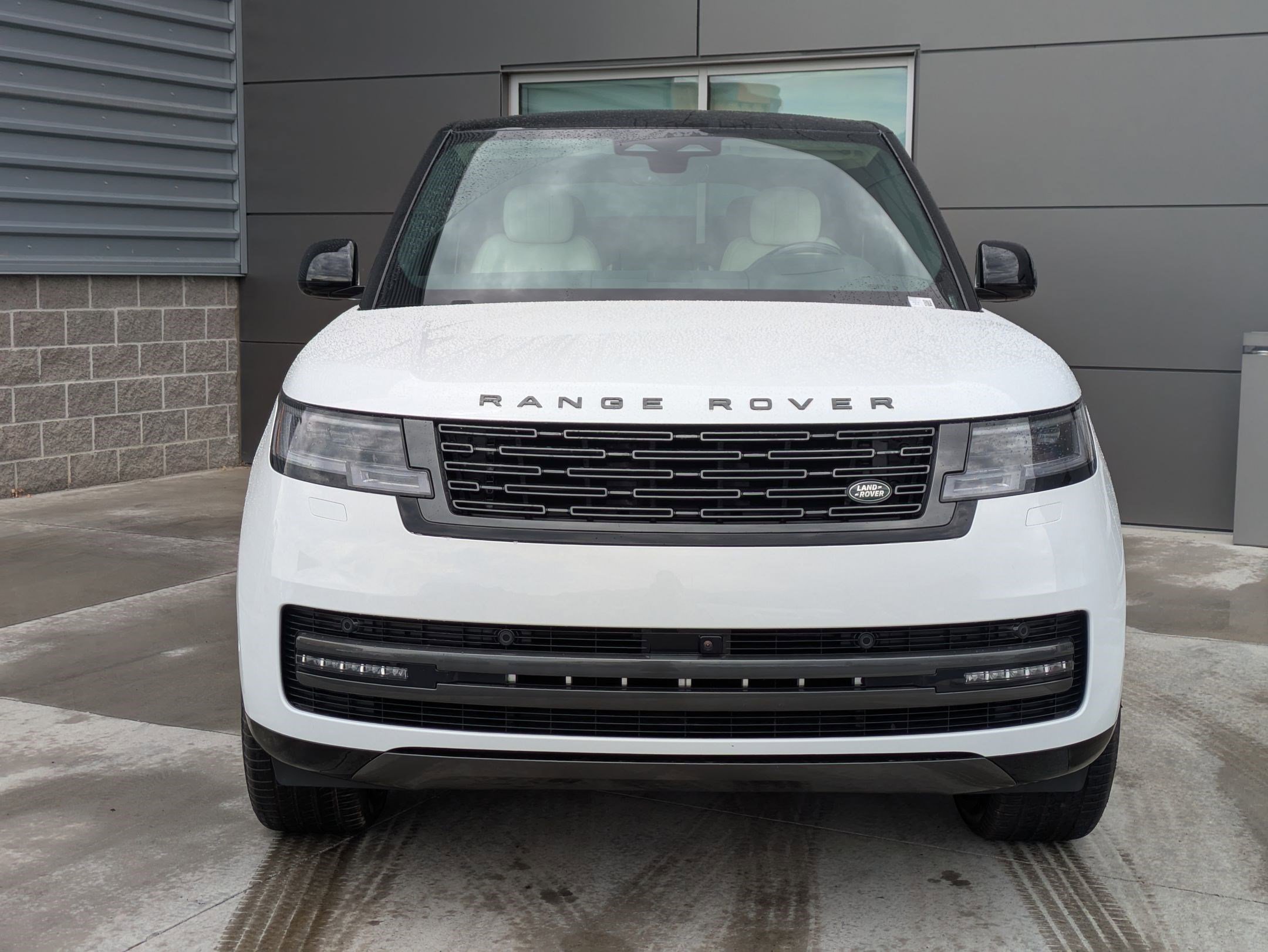 2025 Land Rover Range Rover SE photo 2
