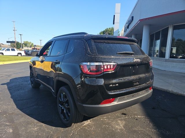 2025 Jeep Compass Latitude photo 3