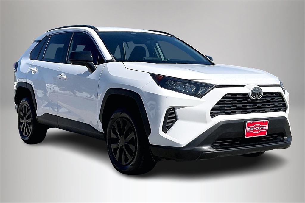 2021 Toyota RAV4 LE's photo