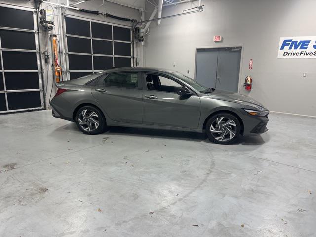 2025 Hyundai Elantra SEL's photo