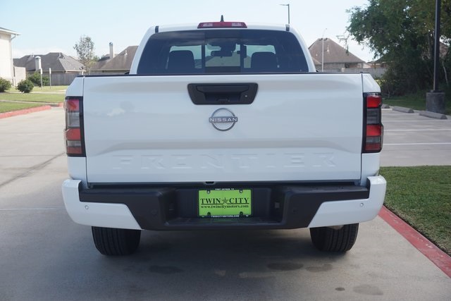 2025 Nissan Frontier SV photo 3