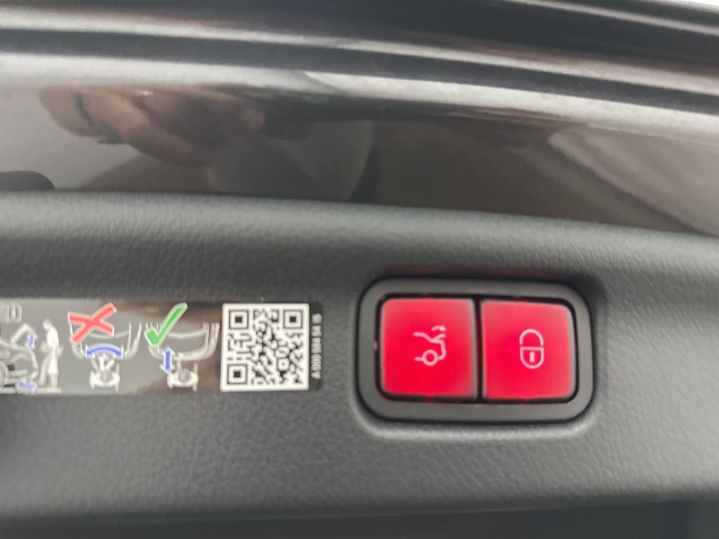 2025 Mercedes Benz C 300 photo 25
