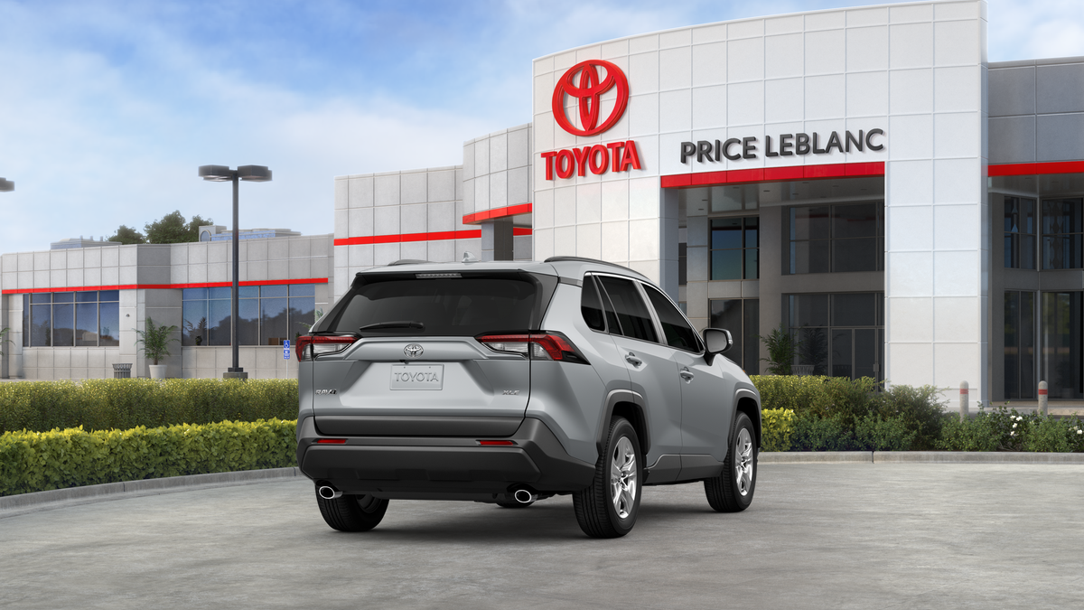 2025 Toyota RAV4 XLE photo 2