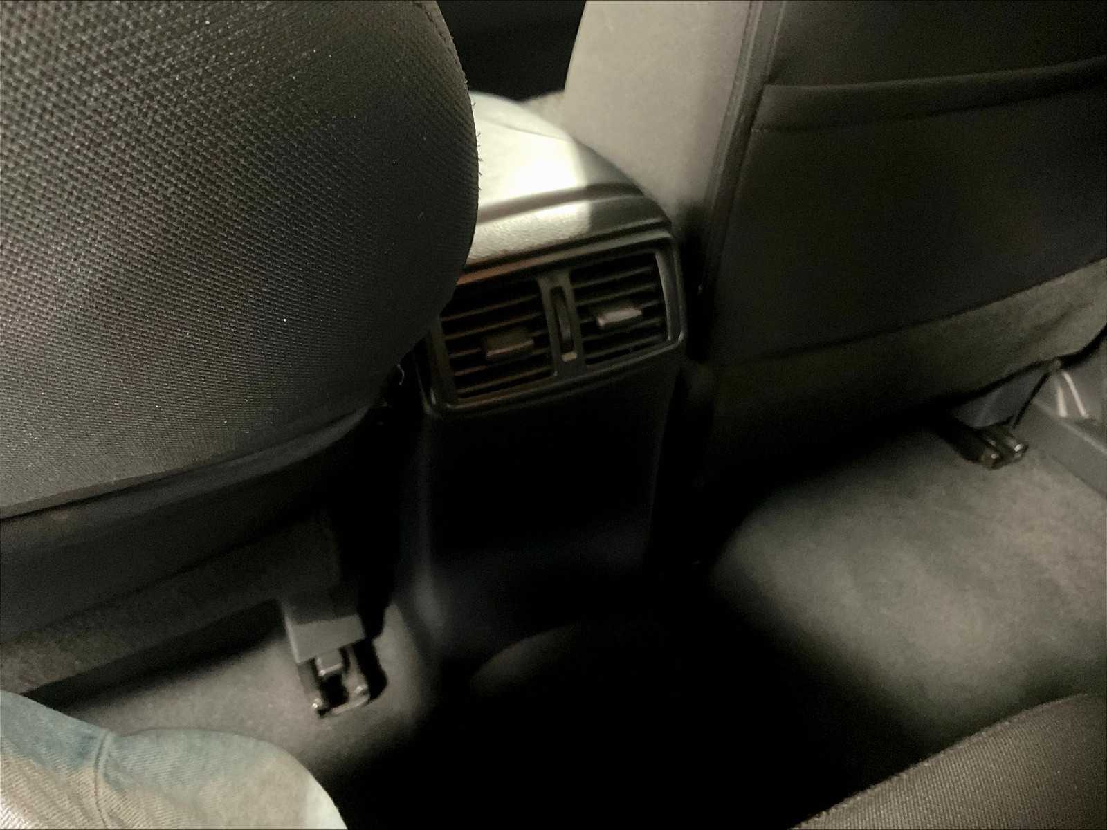 2019 Nissan Rogue SV photo 27