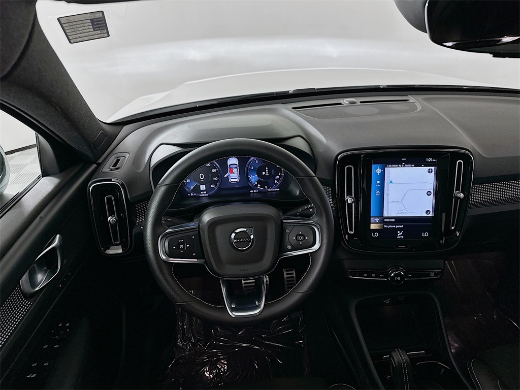 2021 Volvo XC40 R-Design photo 20